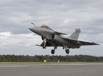 350x260 Avion De Chasse Dans Les Airs Ciel Gris Lmb Aerospace